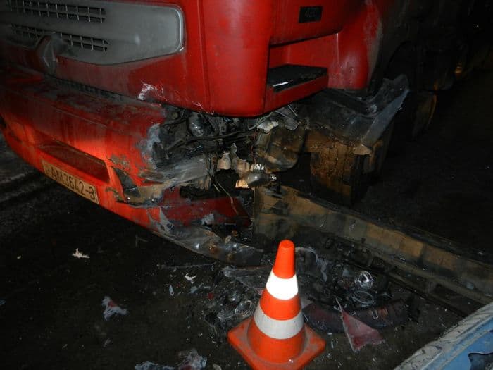 18-летний студент на “двенадцатой” вылетел на “встречку” и врезался в грузовик