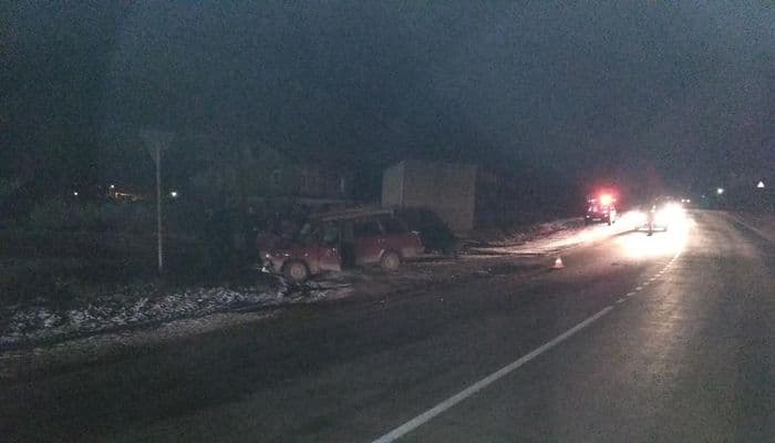 В Слободском районе водитель “ГАЗа” спровоцировал лобовое столкновение