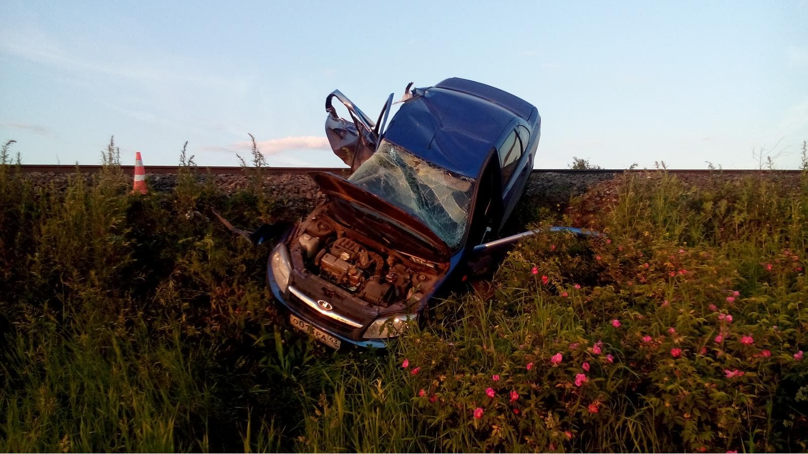 У женщины, залетевшей на машине под поезд, взята кровь на анализ