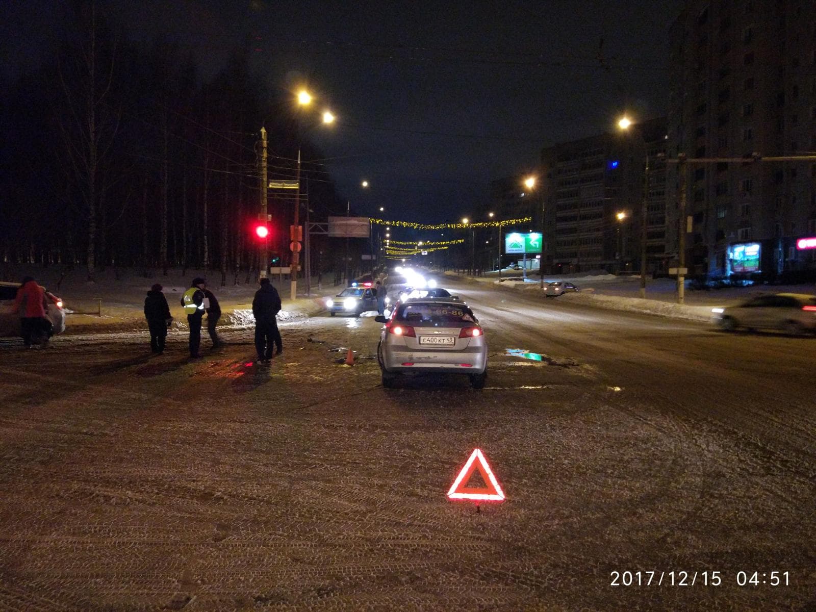 До буксировал до ДТП. Авария с двумя таксистами произошла на Ломоносова