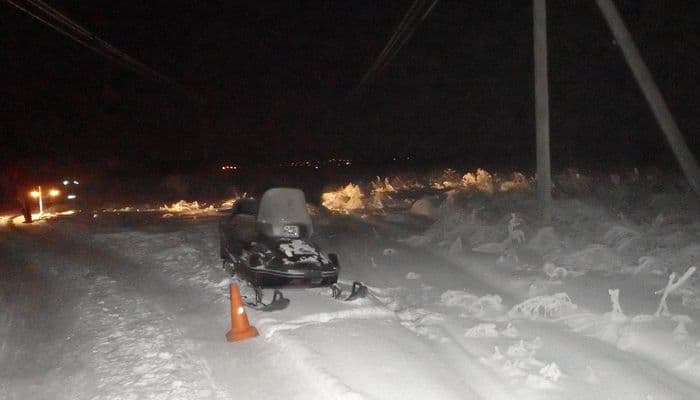 Что-то новенькое: Бесправник на снегоходе влетел в ограждение