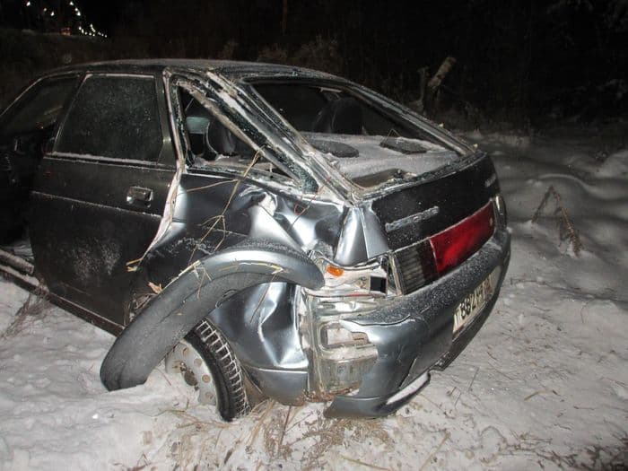 Пьяный бесправник на “двенашке” вылетел в кювет