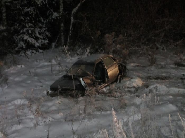 Пьяный бесправник на “двенашке” вылетел в кювет