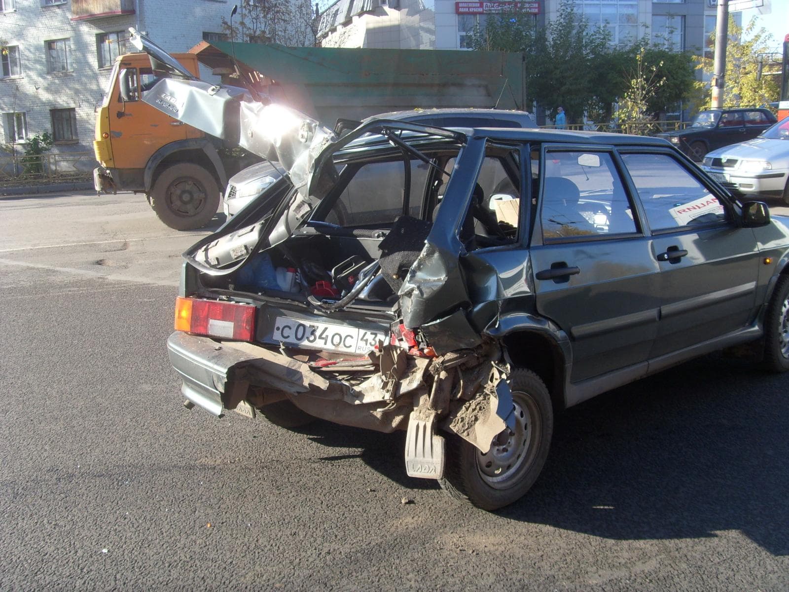 Водитель Niva-Chevrolet вытолкнул ВАЗ на перекресток