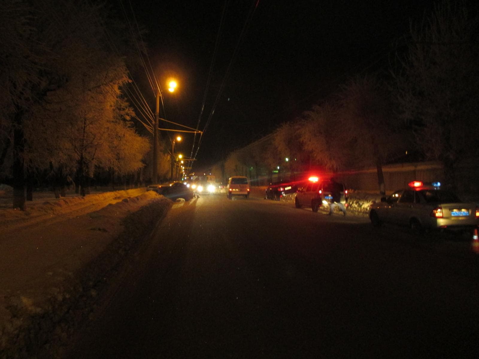 На Октябрьском проспекте Camry затолкала в сугроб Chevrolet