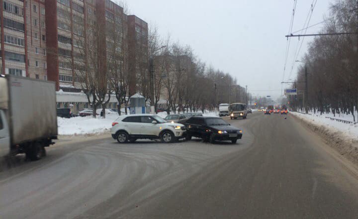 Пытался проскочить? На Урицкого столкнулись Kia и Suzuki