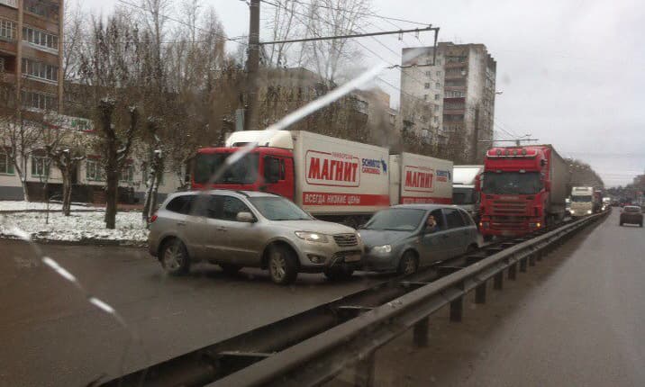 Утром Производственная встала из-за ДТП