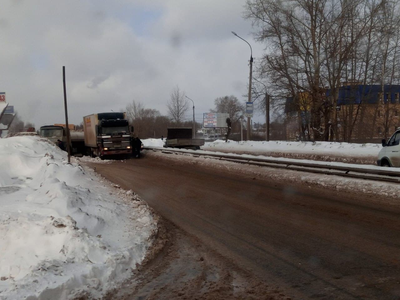Производственная встала из-за аварии возле Базовой