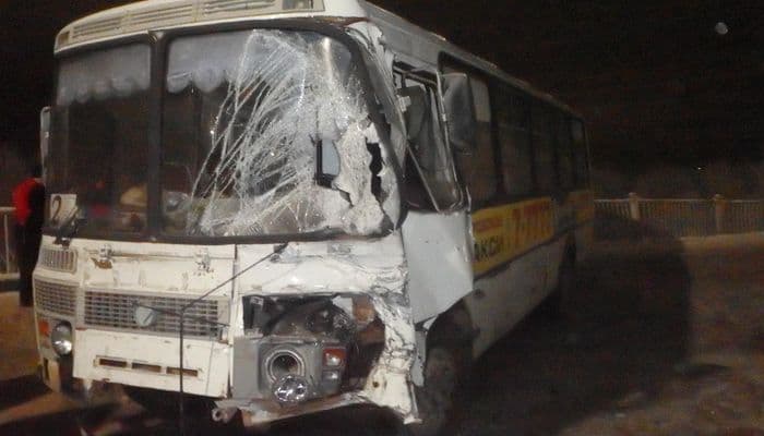 Мужчина на “ПАЗике” выехал на “встречку”: 5 человек пострадали