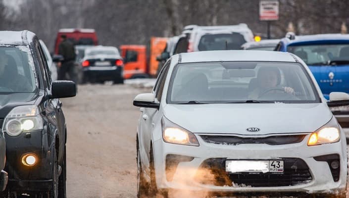 Как правильно запускать двигатель автомобиля зимой