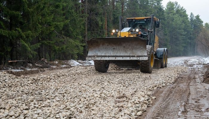 Дорогу на Сидоровку снова размыло: подрядчики уже за работой