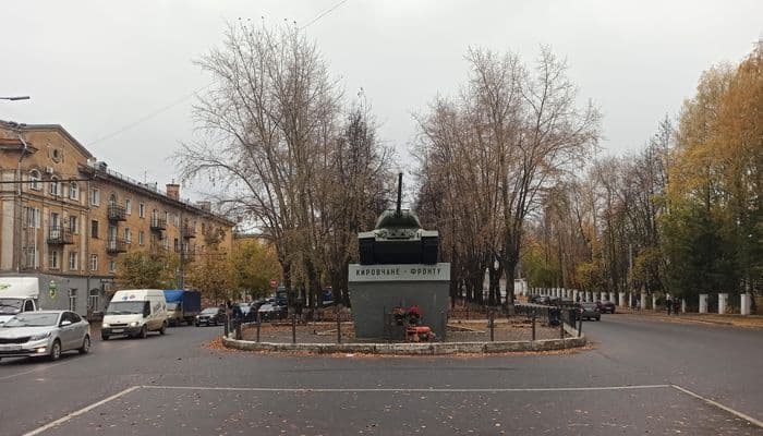 Опять заборы: в Кирове на Октябрьском проспекте установили новые ограждения