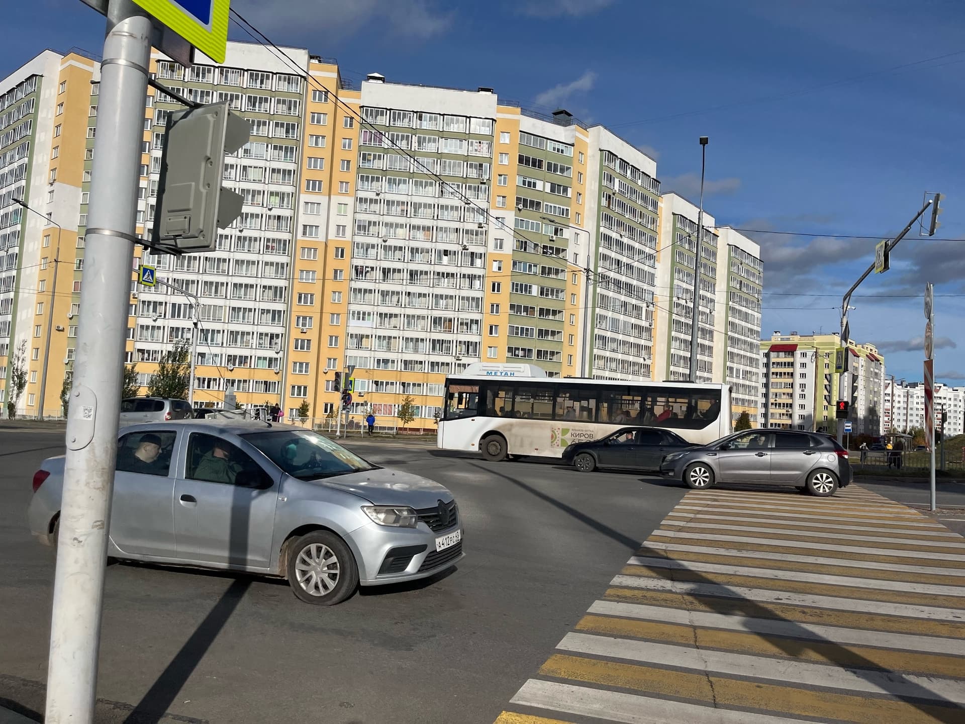Ближний свет днем - в прошлом? Почему водители уже отключают фары - вот что реально изменилось в ПДД-2026