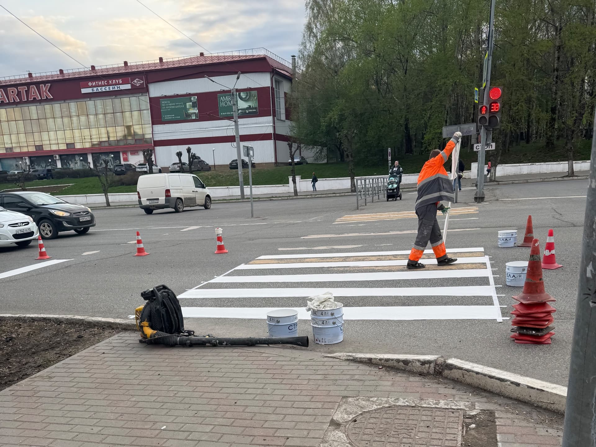 Теперь не важно, успел ли пешеход ступить на зебру: как по правилам уступать дорогу