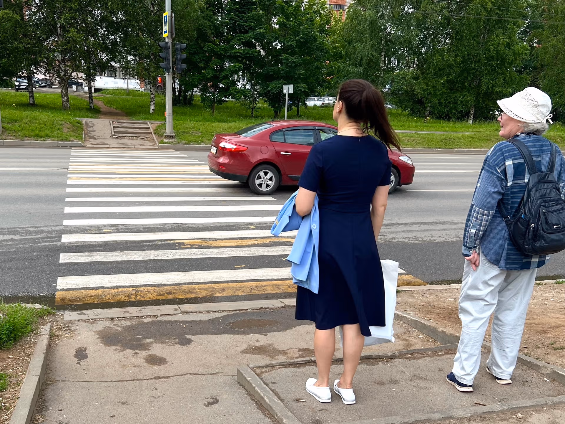 Не имеет значения, ступил ли пешеход на зебру: как по правилам уступать дорогу