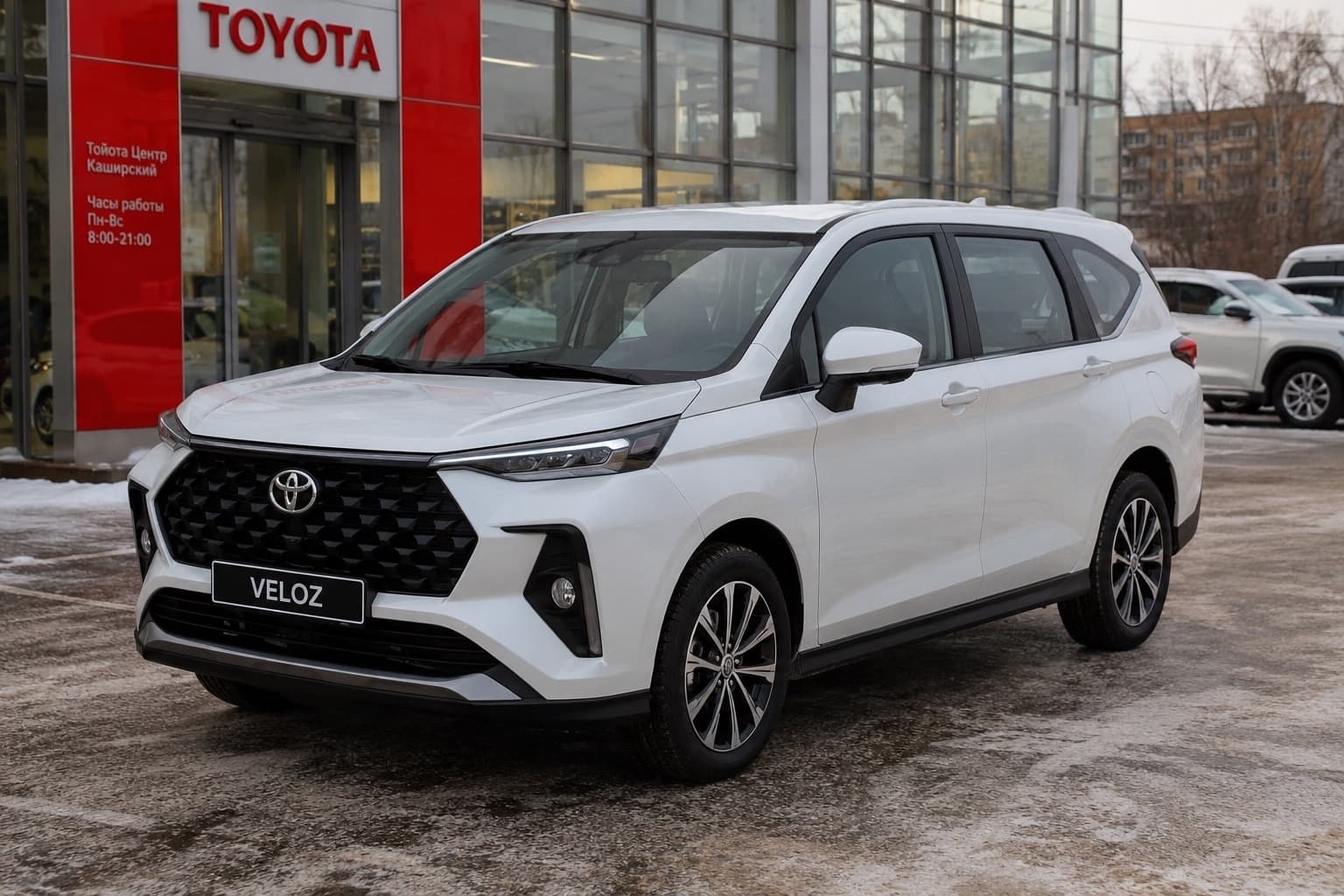 Новая дешевая семиместная Toyota в России - намного дешевле китайских аналогов