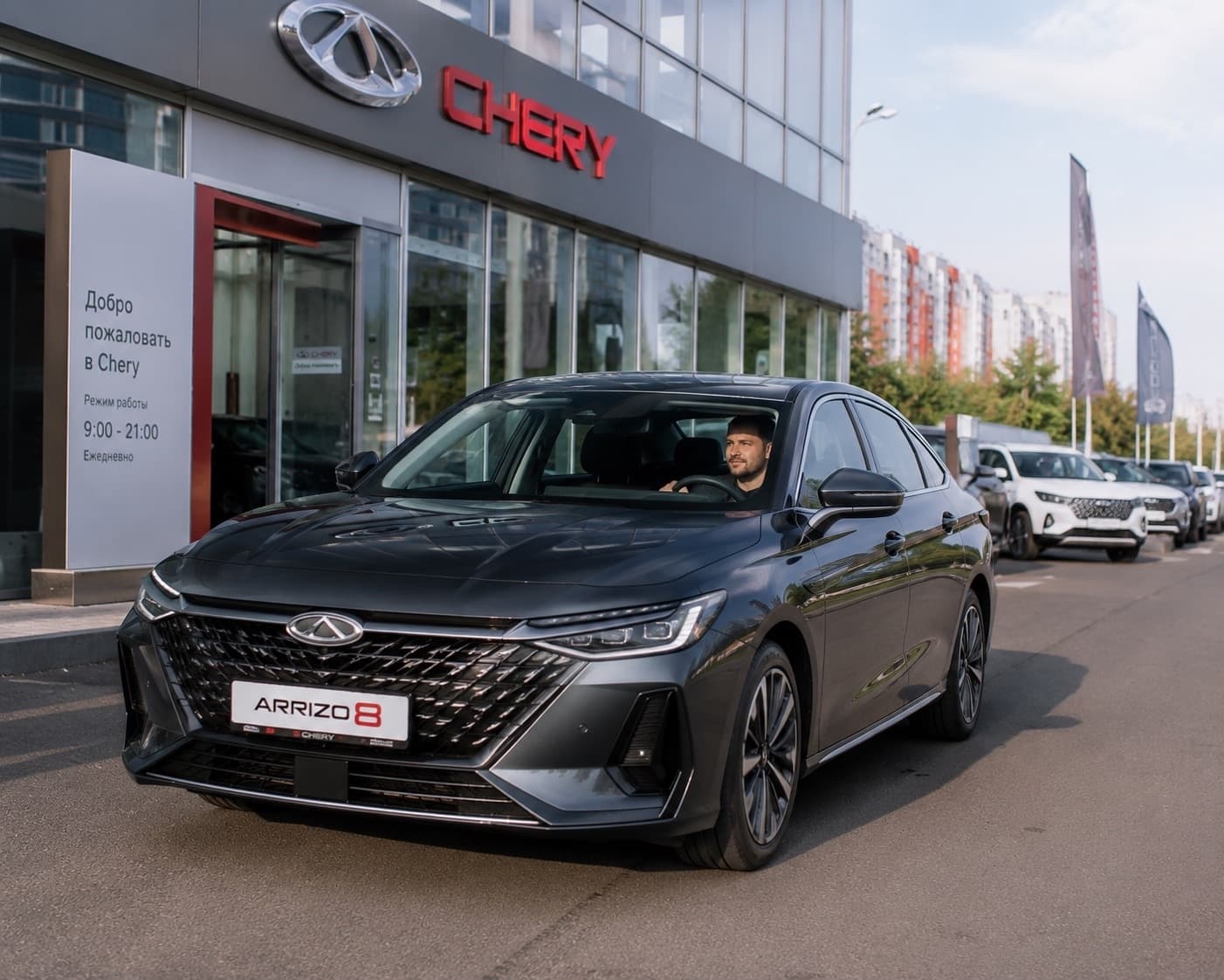 Продал "Тойоту", взял "Чери Арризо 8" за 3 млн: проехал пару метров от салона - полезли первые проблемы