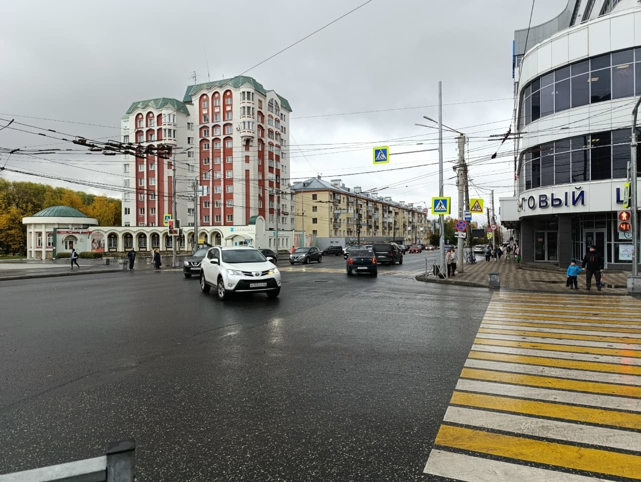 В Кирове обустроили 30 пешеходных переходов и 7 светофоров