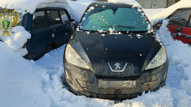 У пьяного водителя-рецидивиста из Мурашинского района конфисковали иномарку