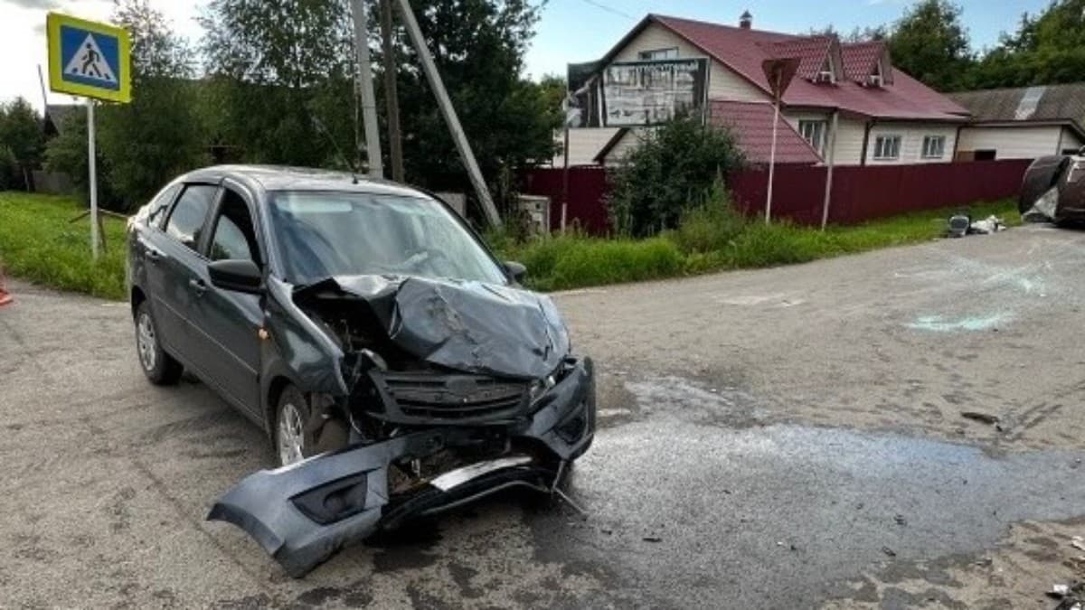 В Зуевке удар в ДТП пришелся на Volkswagen: пострадали семь человек
