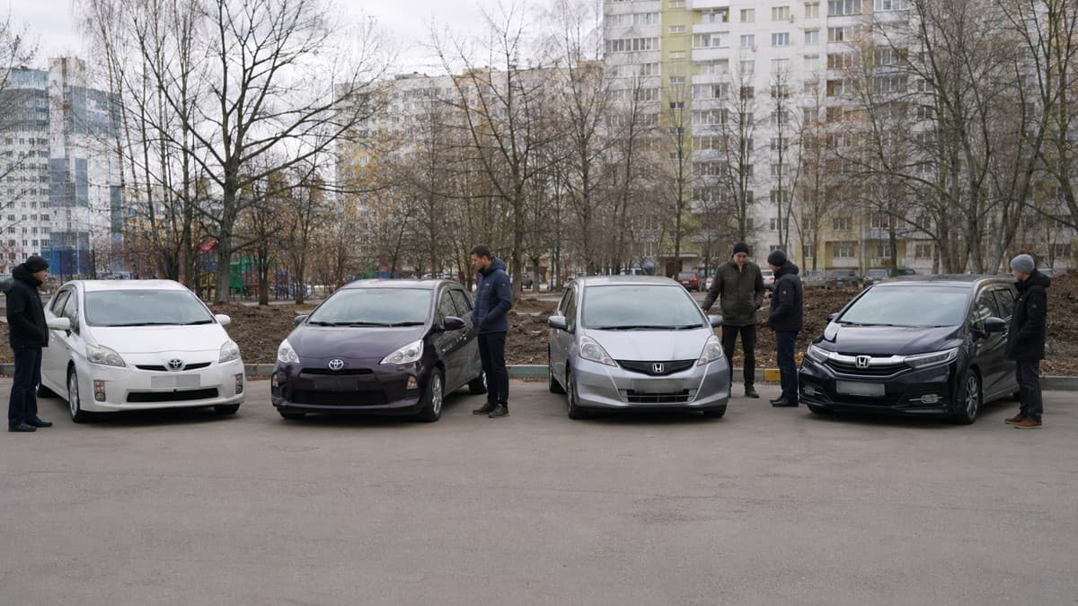 Гибриды до 2 млн: Toyota Prius, Honda Fit, Shuttle или Aqua – что прослужит дольше