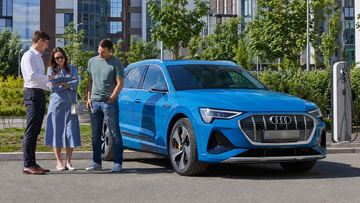Насколько сейчас выгодна покупка Audi e-tron 2020 года: зимой запас хода падает, а диагностика двух моторов обязательна
