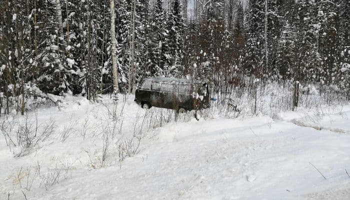 В Шабалинском районе “УАЗ” вылетел в кювет: пострадали все