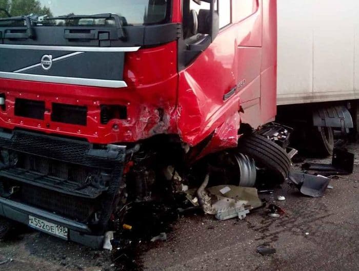 В Афанасьевском районе водитель “Камри” влетел в фуру. Мужчина погиб