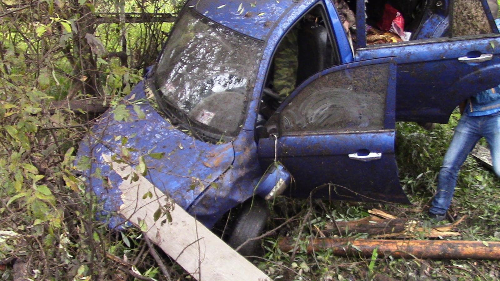 В Арбажском районе водитель разбил машину и «испарился»
