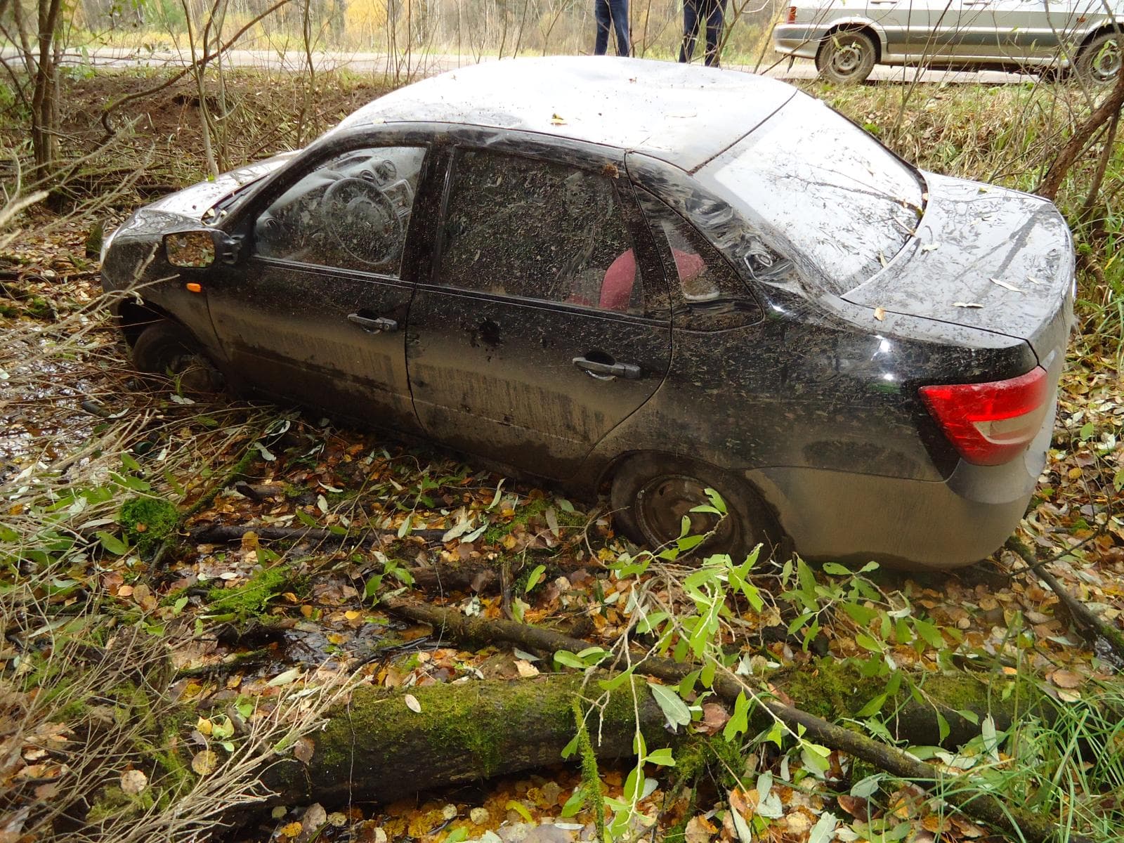 Авария в Бахте: разбил новую машину и напился с горя