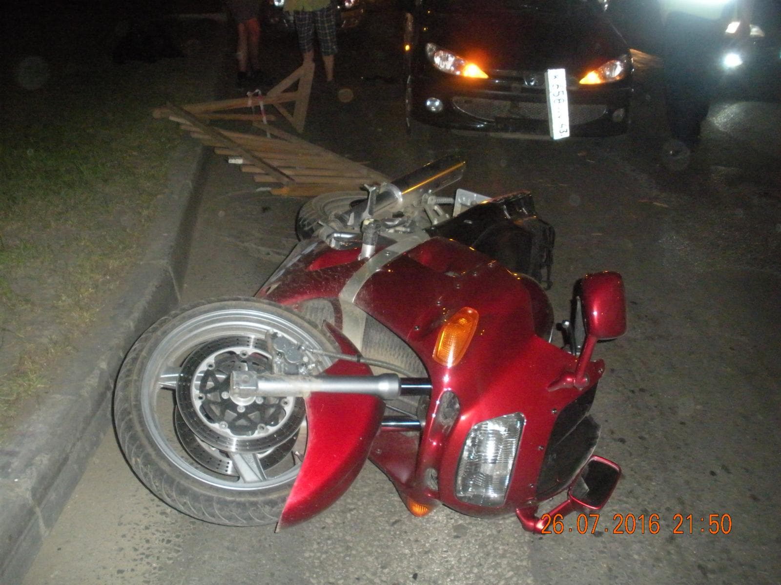 Открытый люк на Воровского стал причиной мотоаварии в Кирове