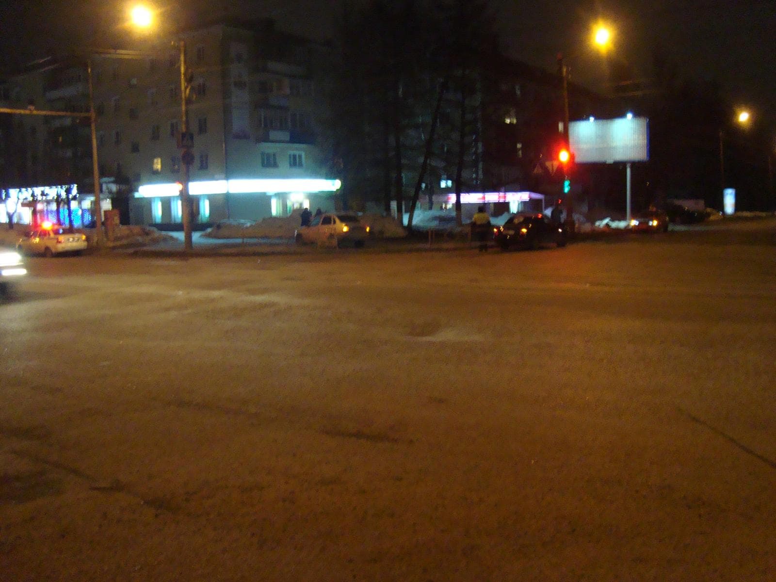 Перекресток Воровского и Горького неподелили 2 Lada