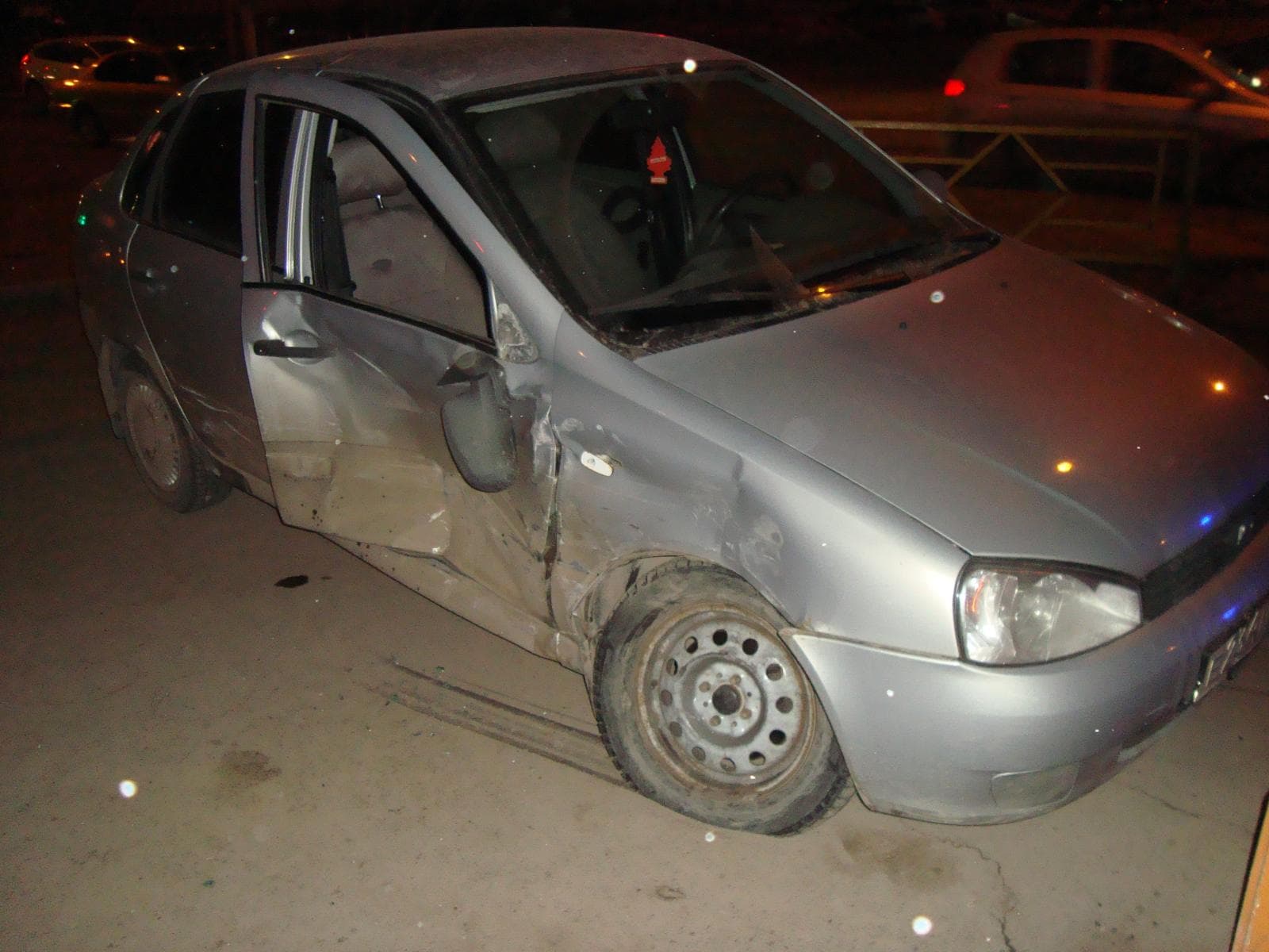 Перекресток Воровского и Горького неподелили 2 Lada