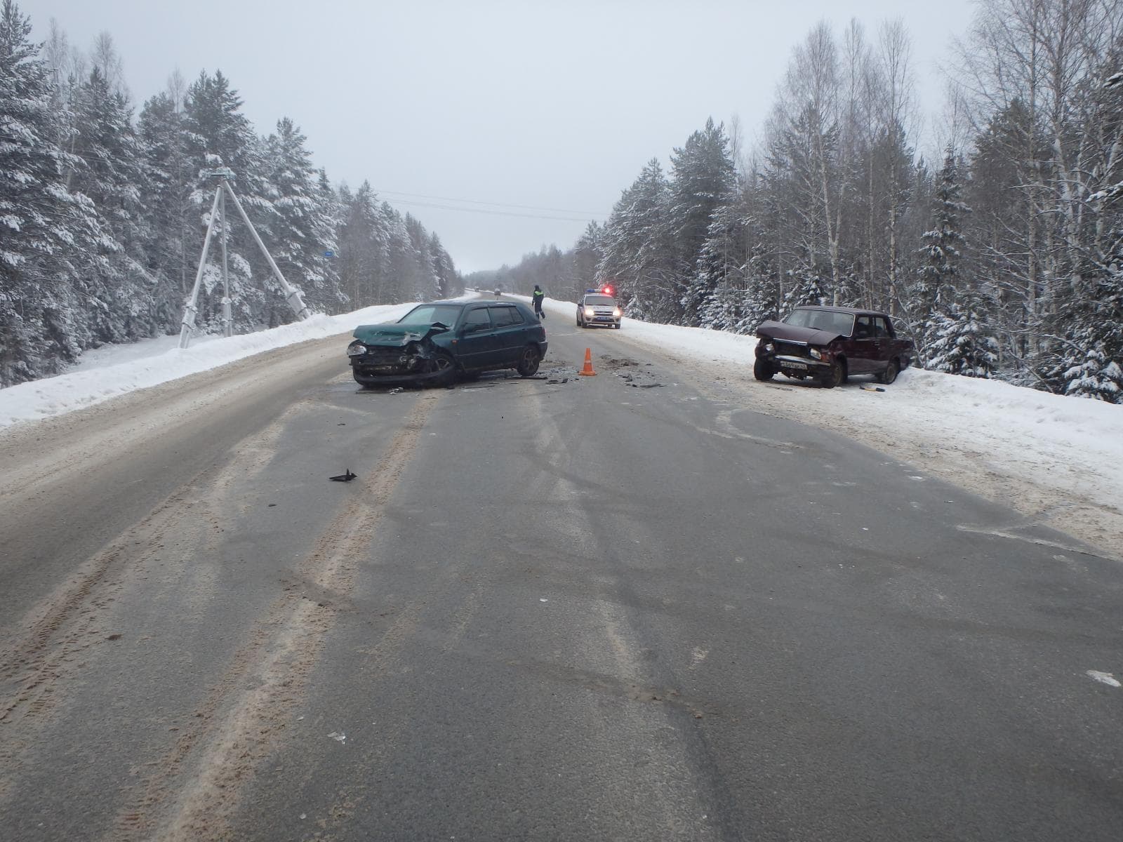 На трассе Киров - Советск водитель Golf устроил аварию на «встречке»