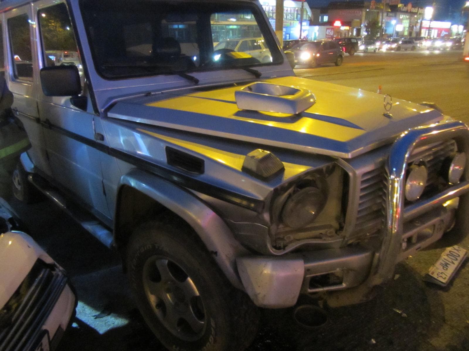 На Комсомольской Gelandewagen столкнулся с Mitsubishi