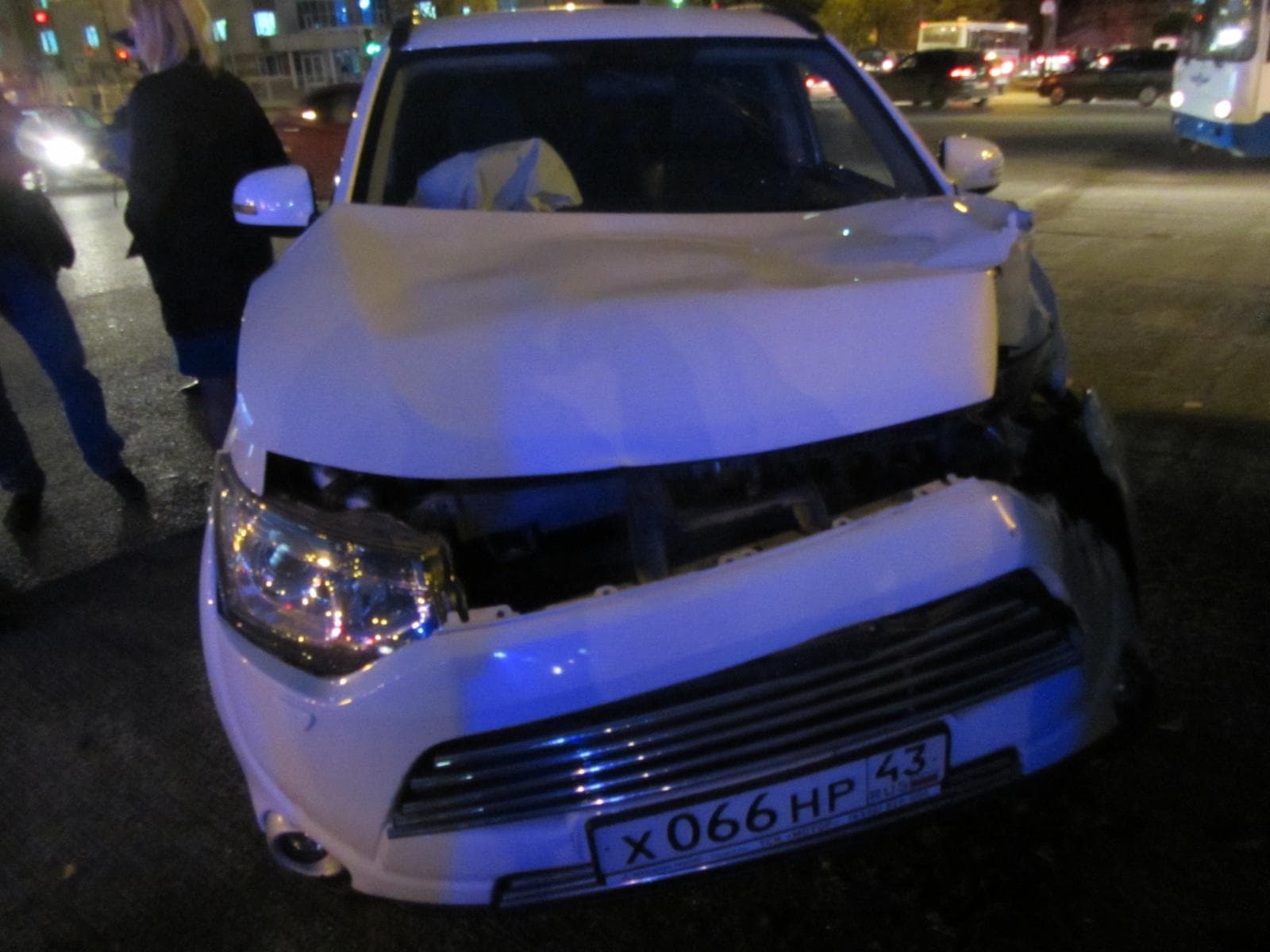 На Комсомольской Gelandewagen столкнулся с Mitsubishi