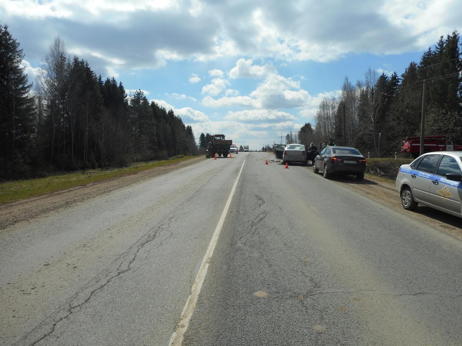 Трактор начал поворот - авария у Ленинской Искры