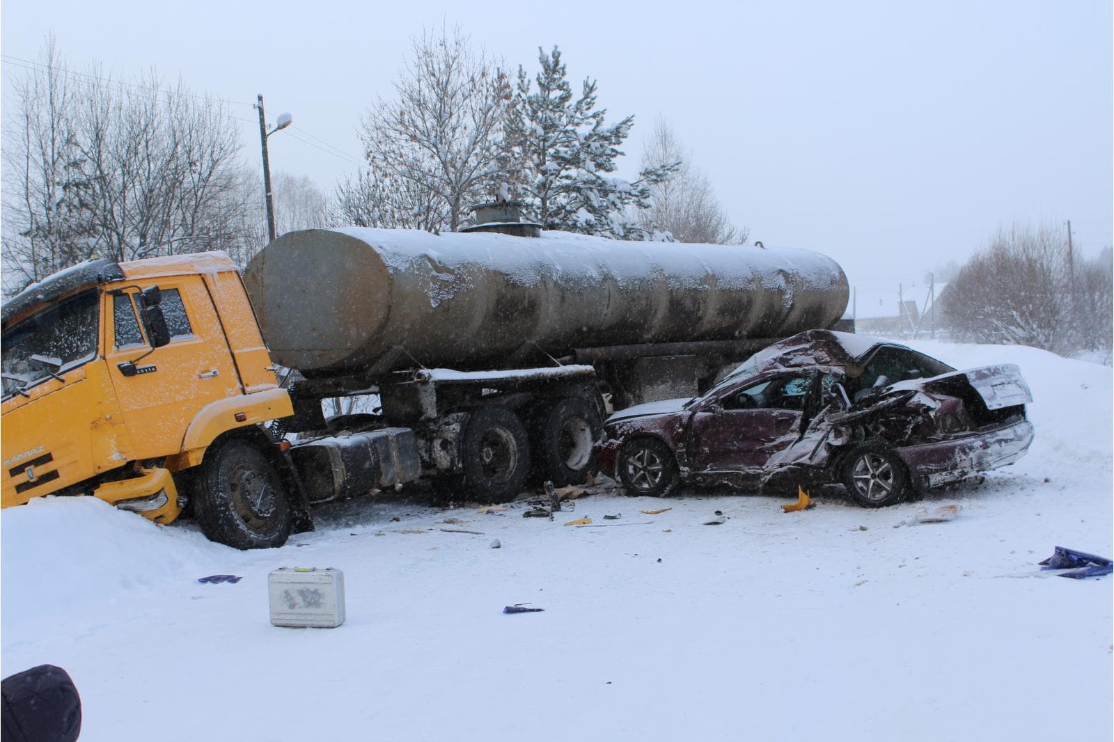 В Нижне-Ивкино Audi залетела под «Камаз» с полуприцепом