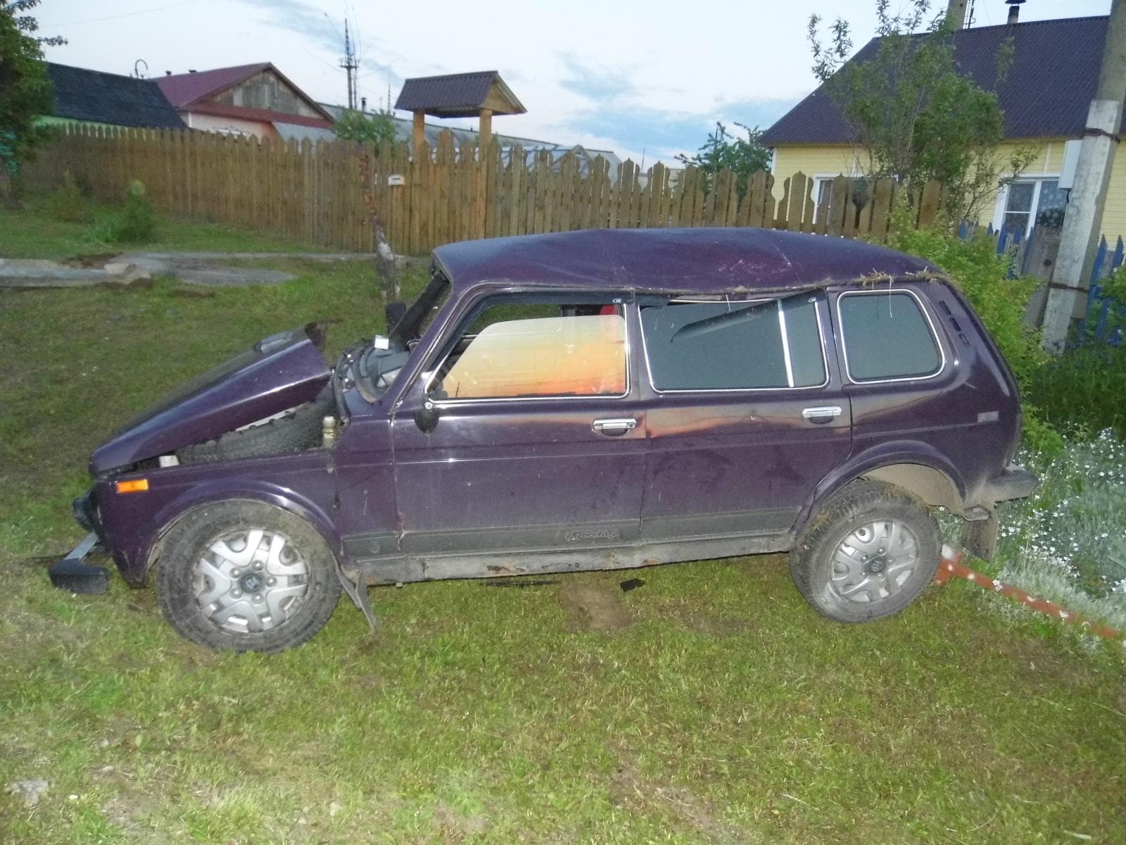 Пьяный водитель «Нивы» опрокинул машину