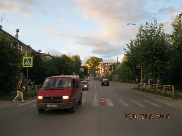 Неизвестный водитель сбил женщину и скрылся