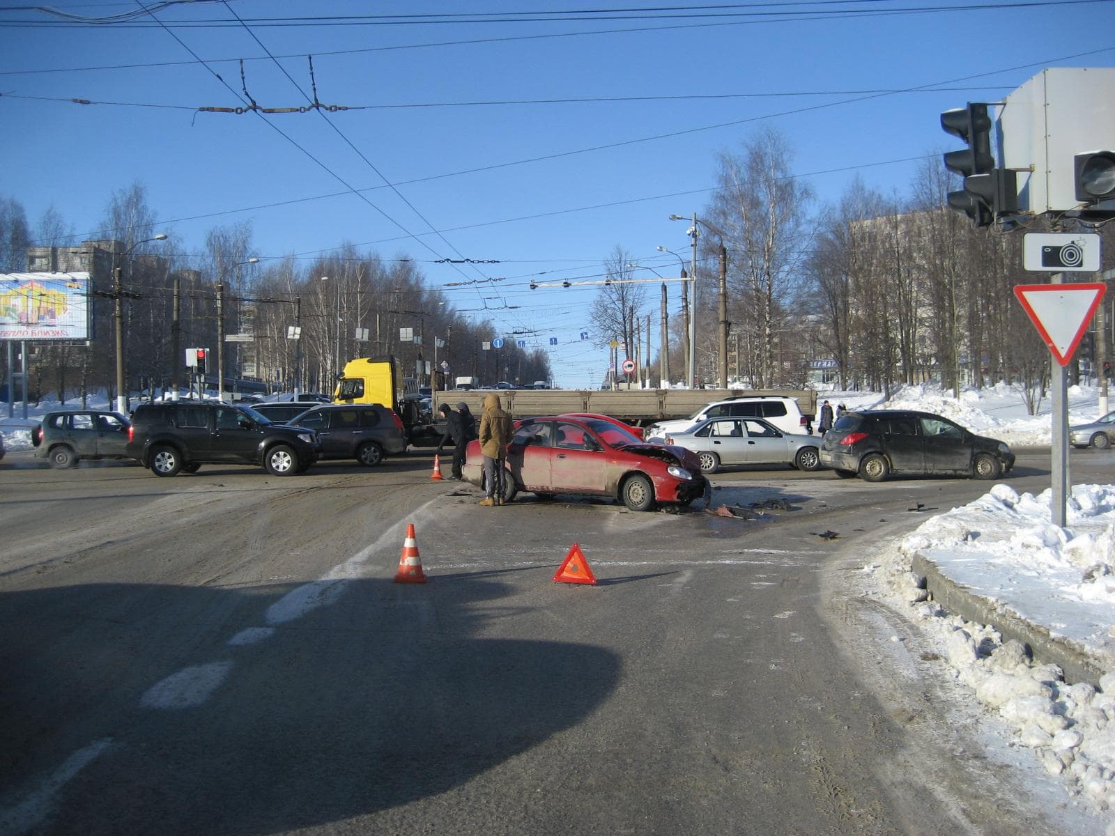 На Ломоносова не разъехались 2 иномарки