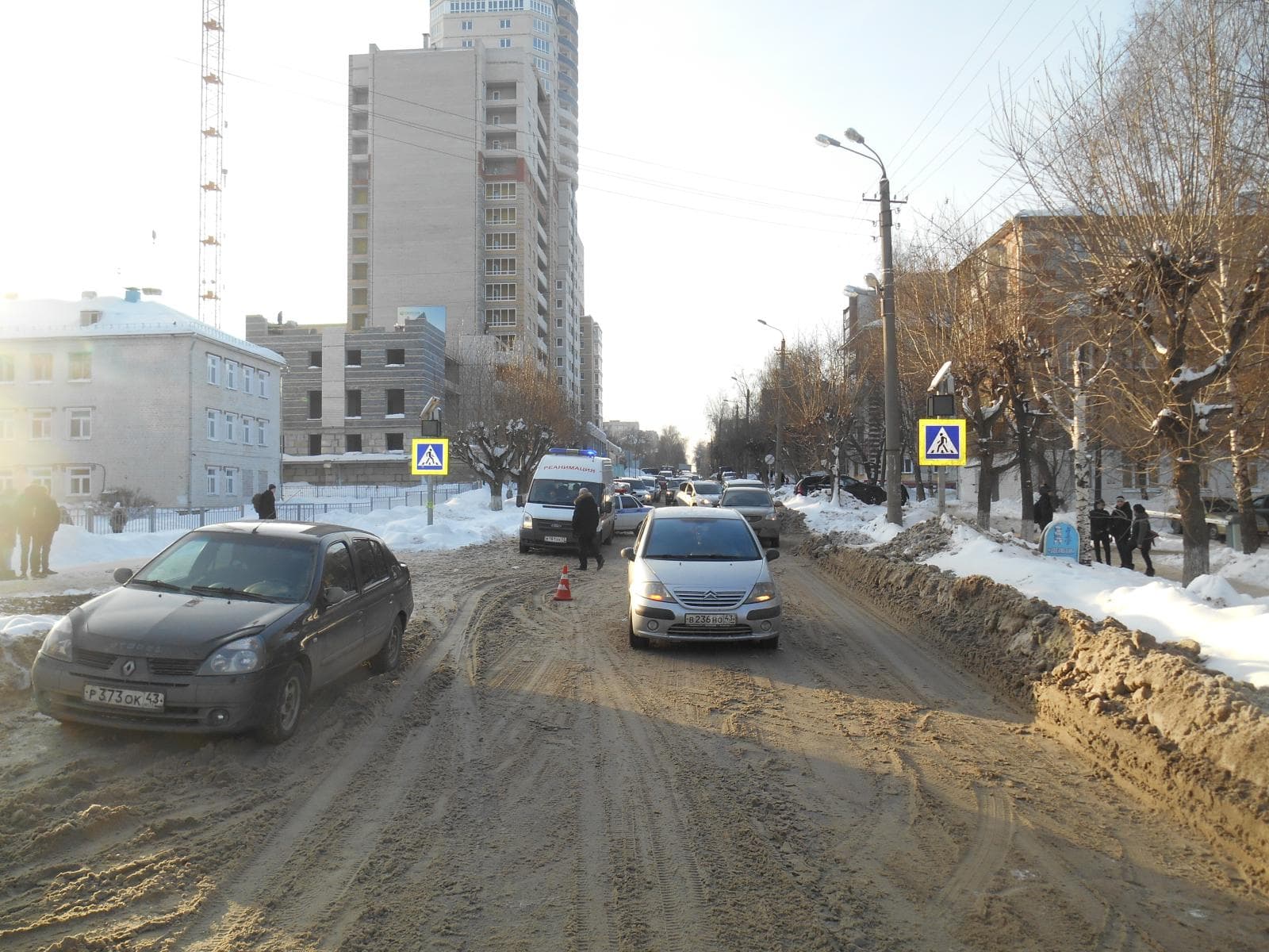 У школы на Розы Люксембург мужчина на Citroen сбил ребенка