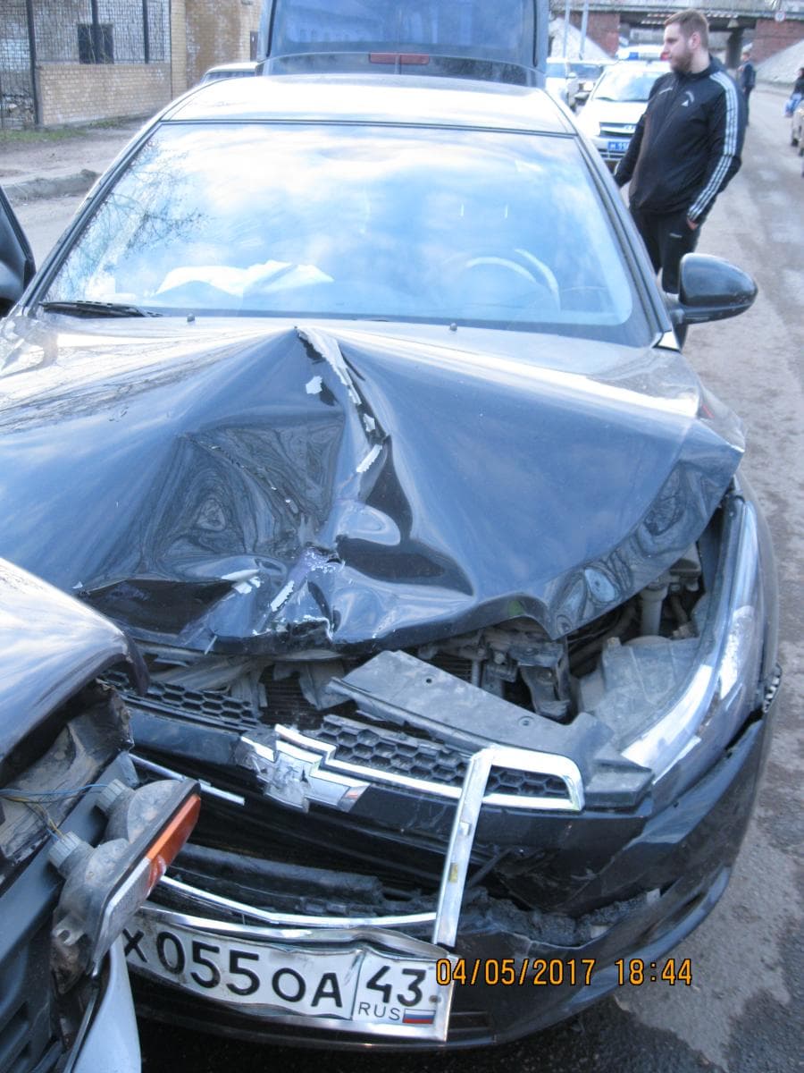 В ДТП на Мельничной пострадали 2 человека