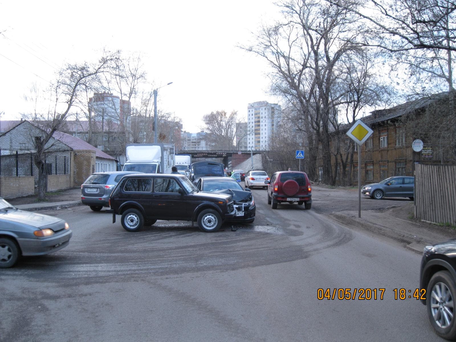 В ДТП на Мельничной пострадали 2 человека