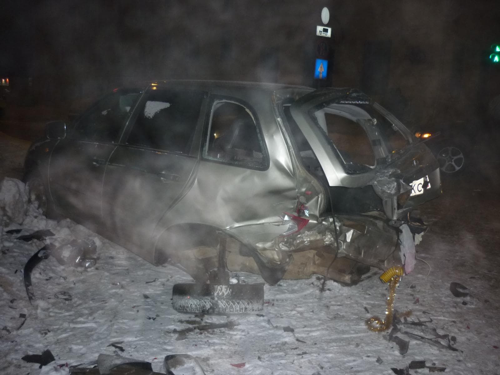 BMW проехал на красный - вечерняя авария на Октябрьском проспекте