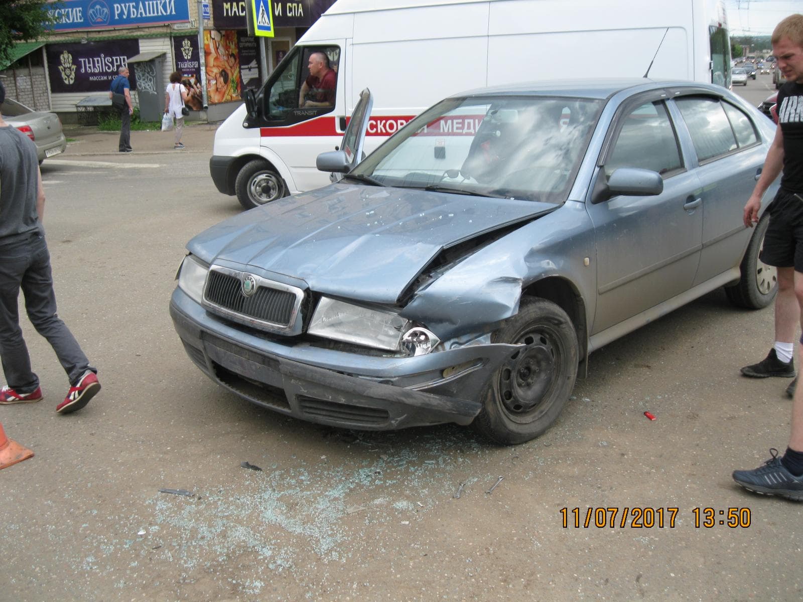 «Чех» и «Японец» не поделили Октябрьский проспект