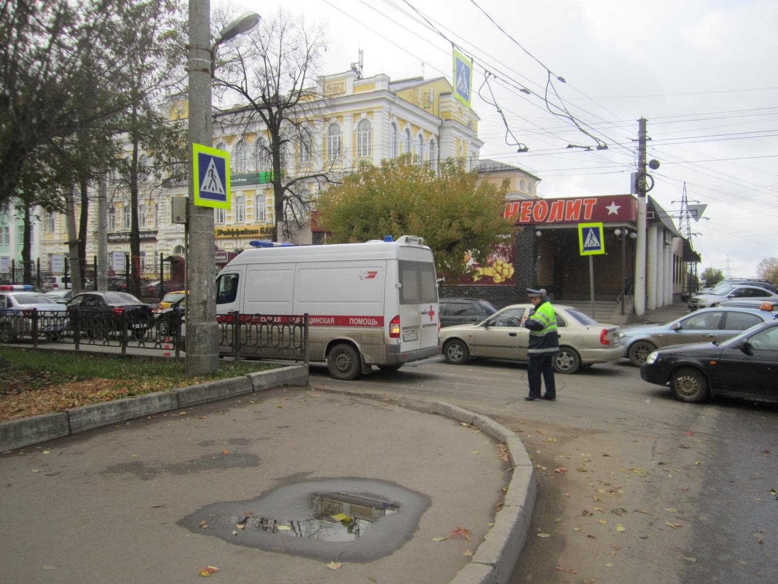 На Октябрьском проспекте пенсионер на Lada сбил пешехода