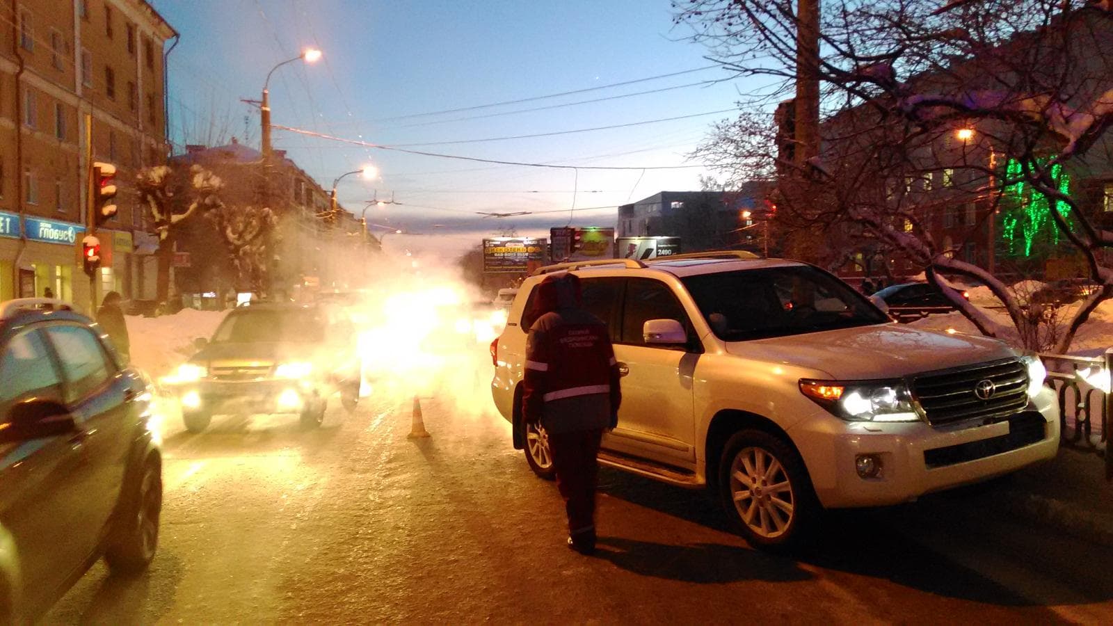 Женщина на Land Cruiser сбила двух девочек