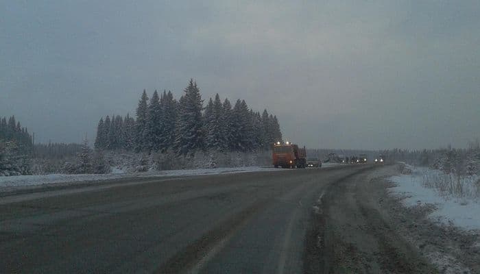 Мужчина на “Камазе” влетел в трактор, который от удара сбил пешехода