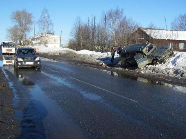 После столкновения с кроссовером ВАЗ отбросило на 9-летнего ребенка